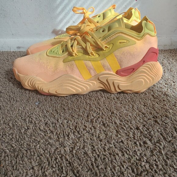 Trae young 3 - Picture 3 of 4